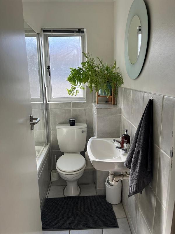 2 Bedroom Property for Sale in Vredehoek Western Cape